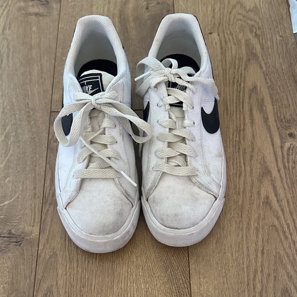 Nike Men's Classic White and Black Sneakers - Picture 1 of 4